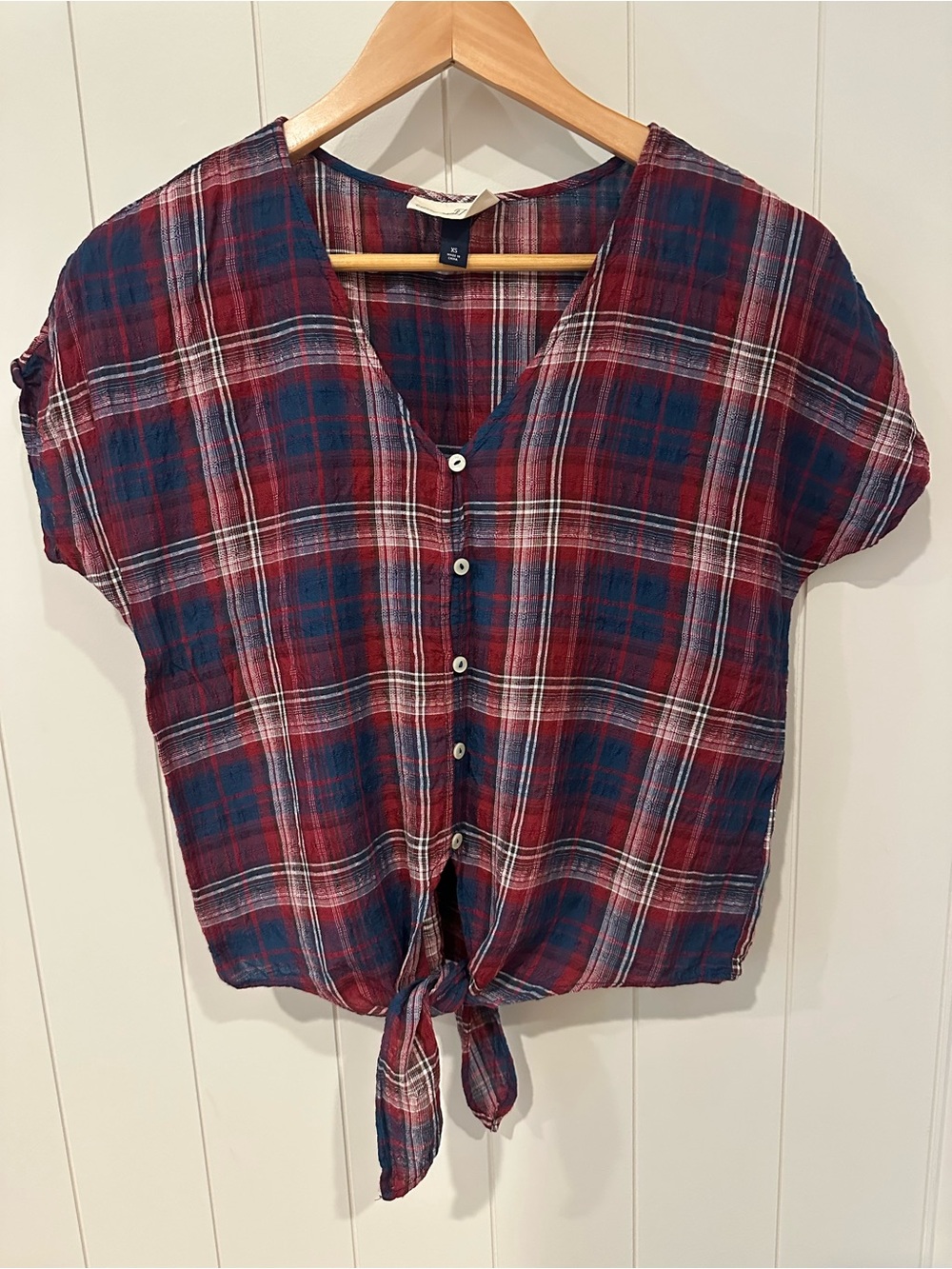 Universal Thread Women’s Button‑Down Tie‑Front Blouse XS Red Blue Plaid